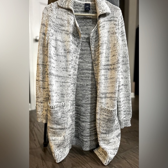GAP Cardigan - Picture 6 of 16